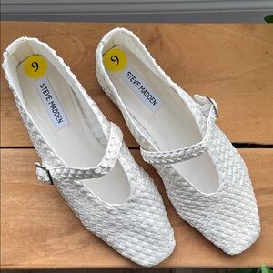 Steve Madden Valirie Cream Woven Flats size 9